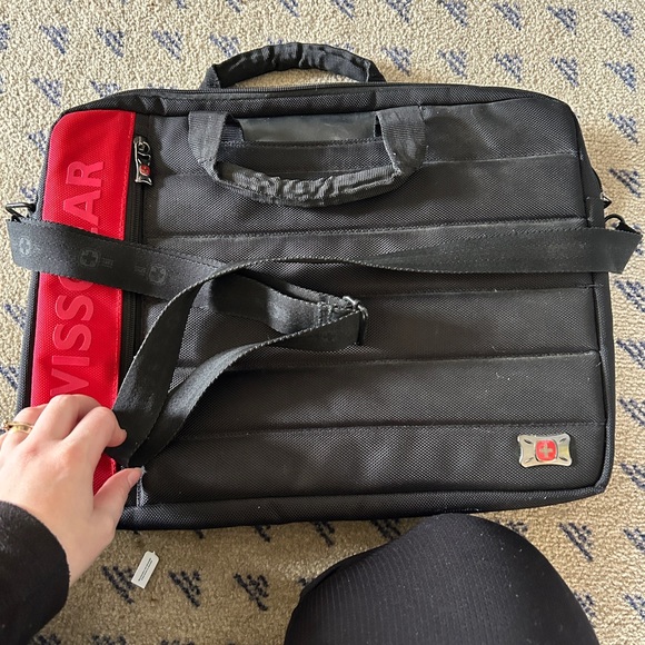 Swissgear Laptop Messenger Bag - Picture 2 of 7